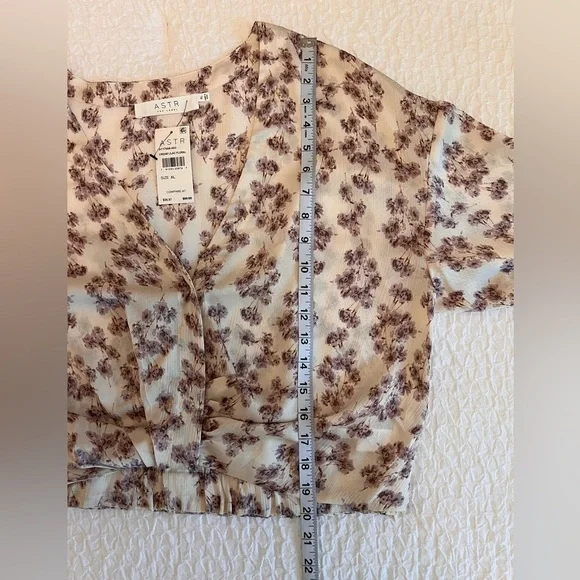 ASTR The Label Floral Blouse - Picture 8 of 10